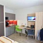 Appart-hotel & Golf Bassins A Flot Apartmanhotel
