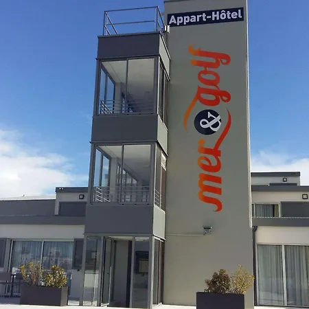 Appart-hotel & Golf Bassins A Flot 아파트호텔 3*