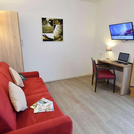 Ξενοδοχείο με διαμερίσματα Appart-hotel & Golf Bassins A Flot 3*
