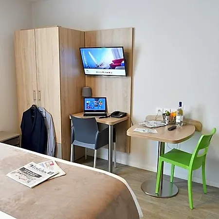 Appart-hotel & Golf Bassins A Flot 3*