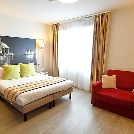 Hotel apartamentowy Appart-hotel & Golf Bassins A Flot
