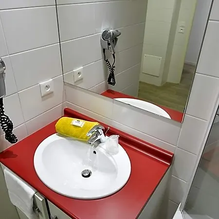 Hotel apartamentowy Appart-hotel & Golf Bassins A Flot