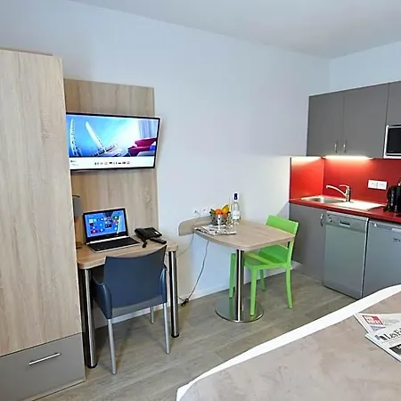Appart-hotel & Golf Bassins A Flot Bordeaux