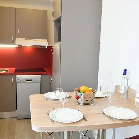 Appart-hotel & Golf Bassins A Flot 3*