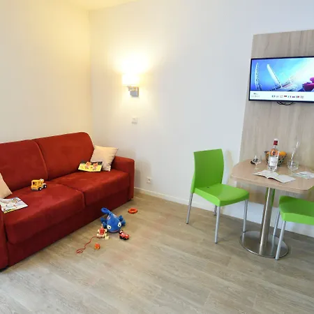 شقة فندقية Appart-hotel & Golf Bassins A Flot 3*