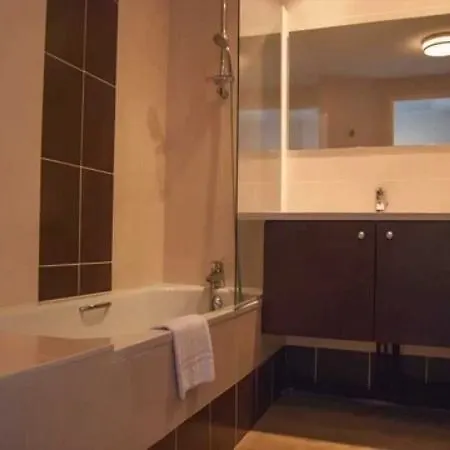 Appart-hotel & Golf Bassins A Flot 3* بوردو