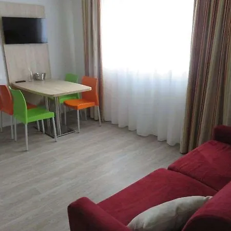 Appart-hotel & Golf Bassins A Flot Bordeaux