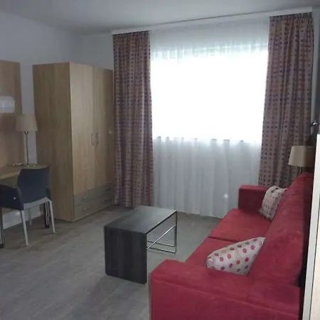 Appart-hotel & Golf Bassins A Flot Апарт-отель 3*