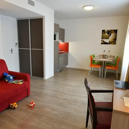 Aparthotel Appart-hotel & Golf Bassins A Flot 3*