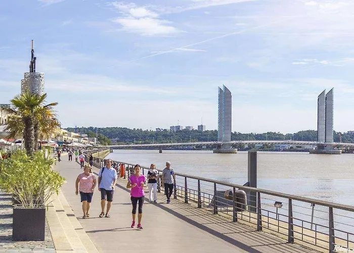 Appart-hotel & Golf Bassins A Flot 아파트호텔 보르도