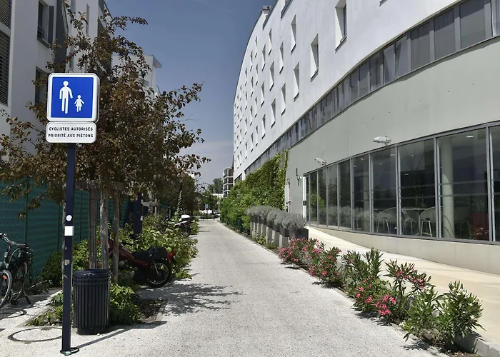 Appart-hotel & Golf Bassins A Flot 3* 보르도