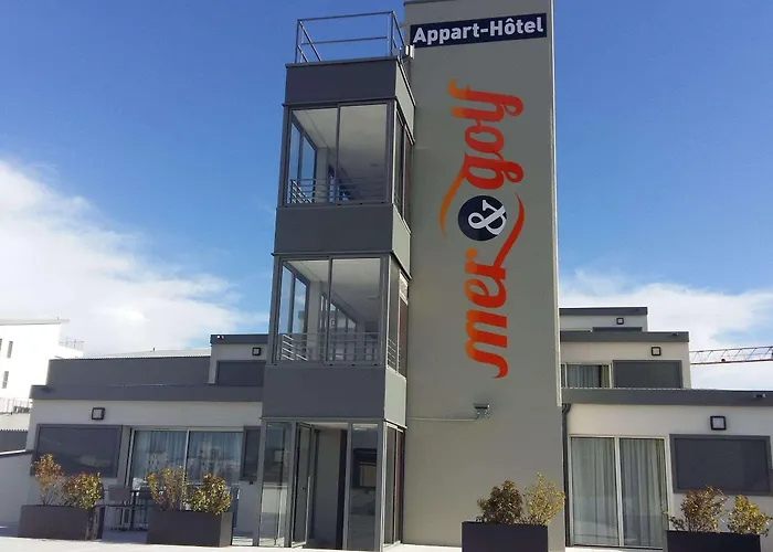 Appart-hotel & Golf Bassins A Flot 아파트호텔 3*