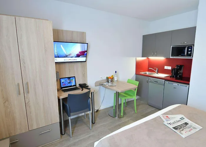 아파트호텔 Appart-hotel & Golf Bassins A Flot 보르도