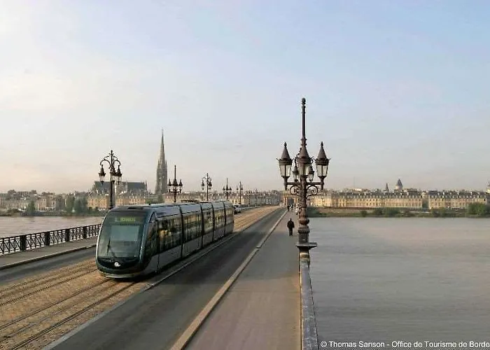 Appart-hotel & Golf Bassins A Flot 3*