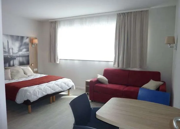 Appart-hotel & Golf Bassins A Flot 3*