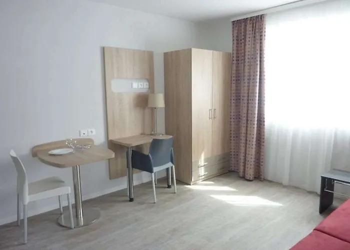 Appart-hotel & Golf Bassins A Flot 아파트호텔 3*