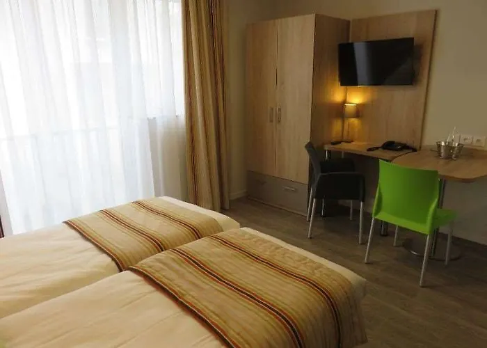 Appart-hotel & Golf Bassins A Flot 아파트호텔 3*