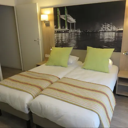 Appart-hotel & Golf Bassins A Flot Lägenhetshotell 3*
