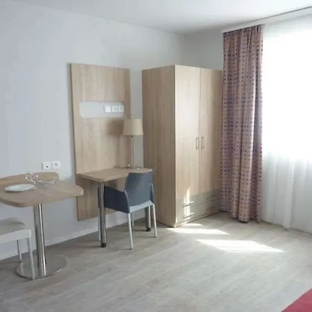 Appart-hotel & Golf Bassins A Flot Lägenhetshotell 3*