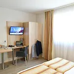 Appart-hotel & Golf Bassins A Flot 3*