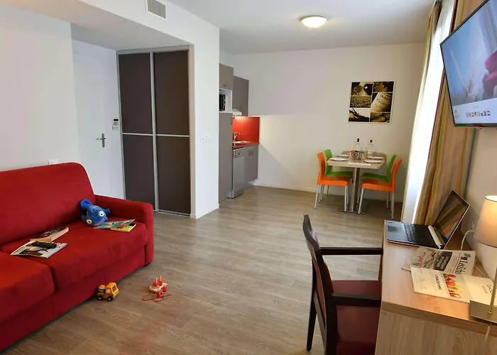 Appart-hotel & Golf Bassins A Flot Bordeaux