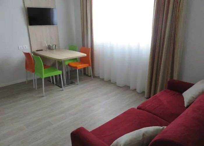 Appart-hotel & Golf Bassins A Flot בורדו